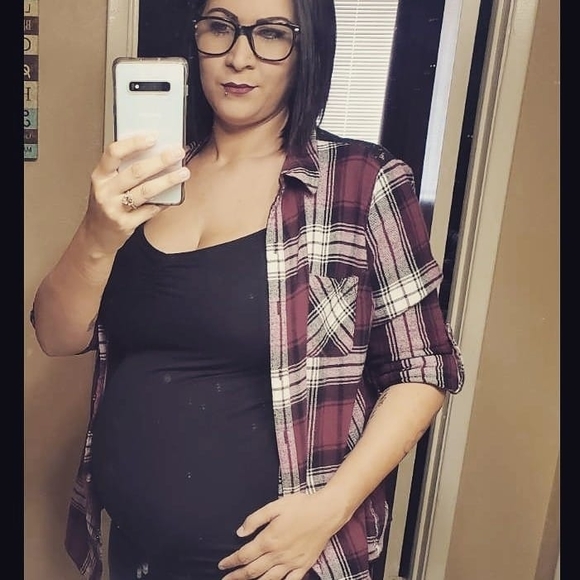 Meet your Posher, April - Picture 1 of 1